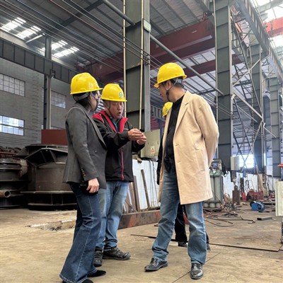 Clienții din Tanzania au vizitat fabrica de găleți de apucat de la Shanghai Y...